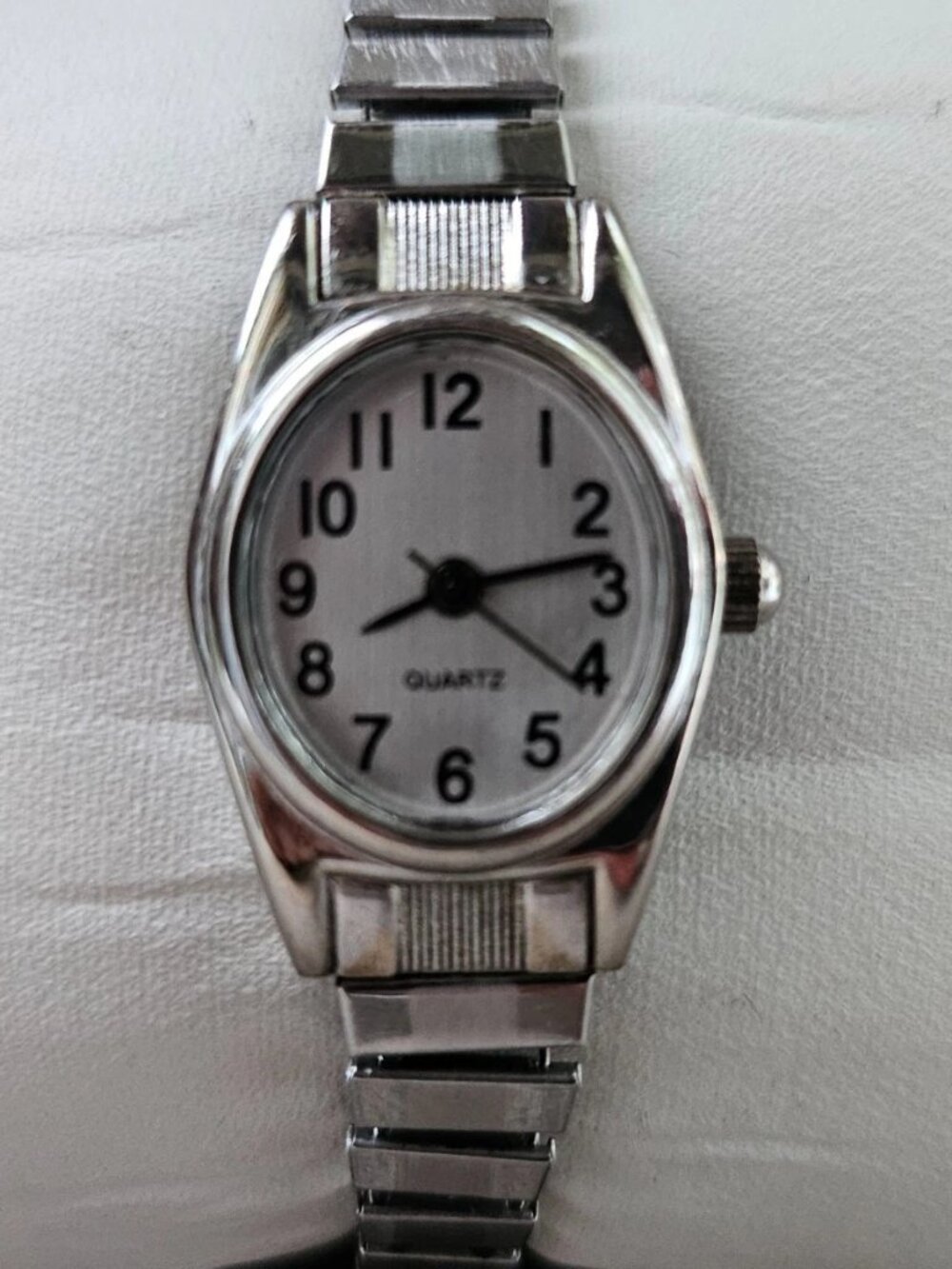 Women Fashion Wristwatch Silver Tone Quartz Analog Watch